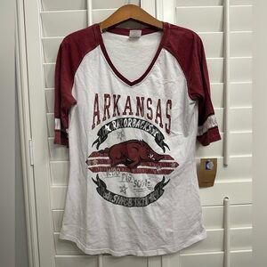 Arkansas Razorbacks Juniors V-Neck Graphic Tee – Size L (11/13), NWT